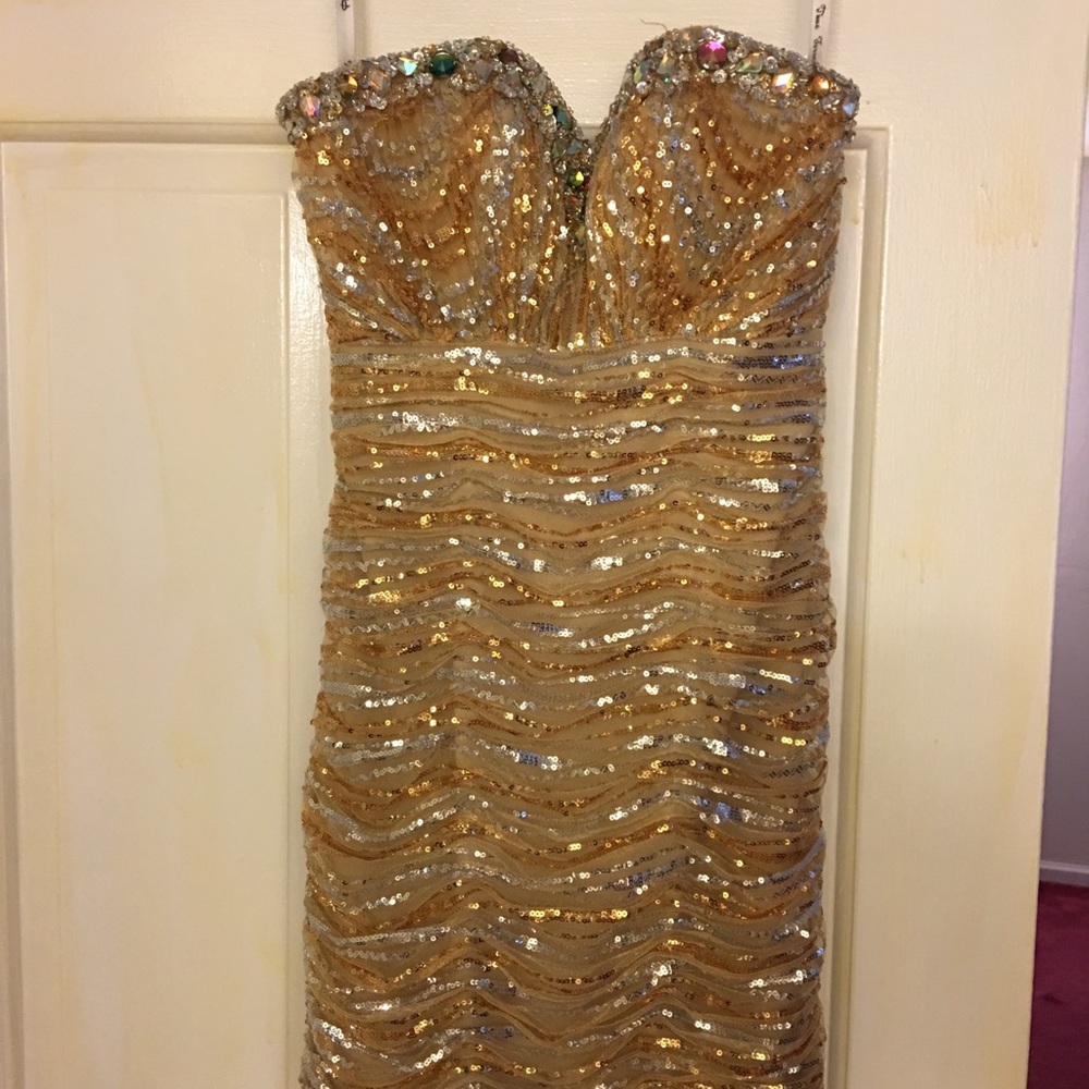 Beautiful mini Homecoming dress!